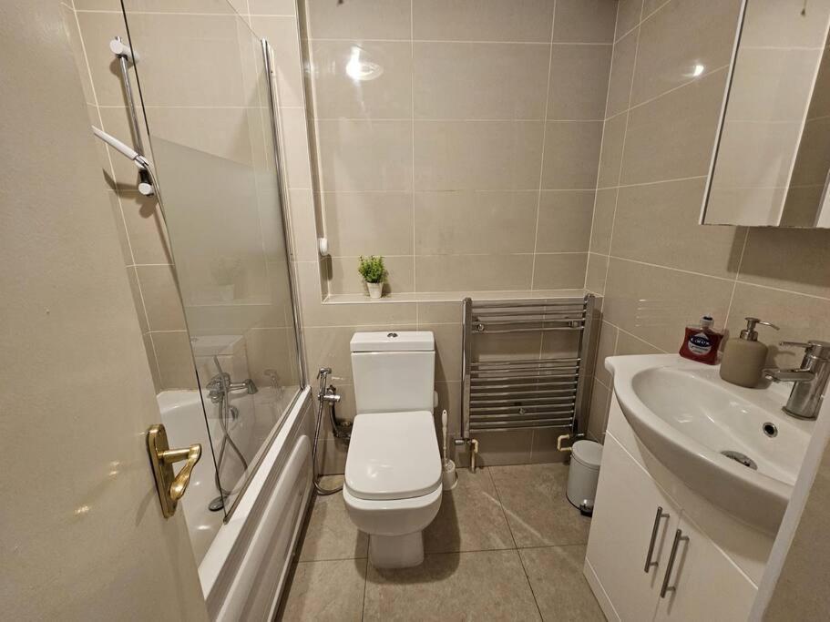 ロンドンLovely Flat Close To Shepherd'S Bushアパートメント エクステリア 写真